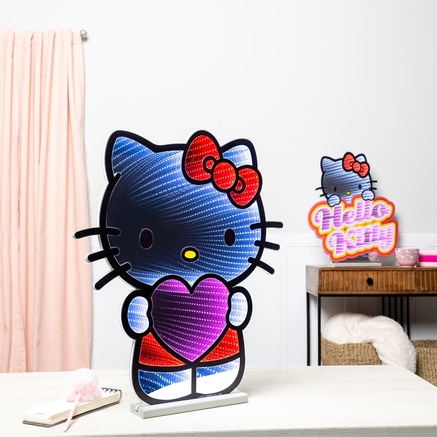 Hello Kitty®️ Heart Ekkolight 24"H