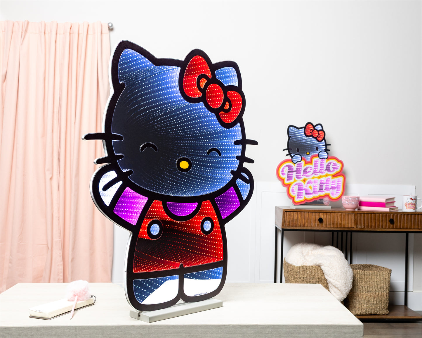 Hello Kitty®️ Ekkolight 32"H