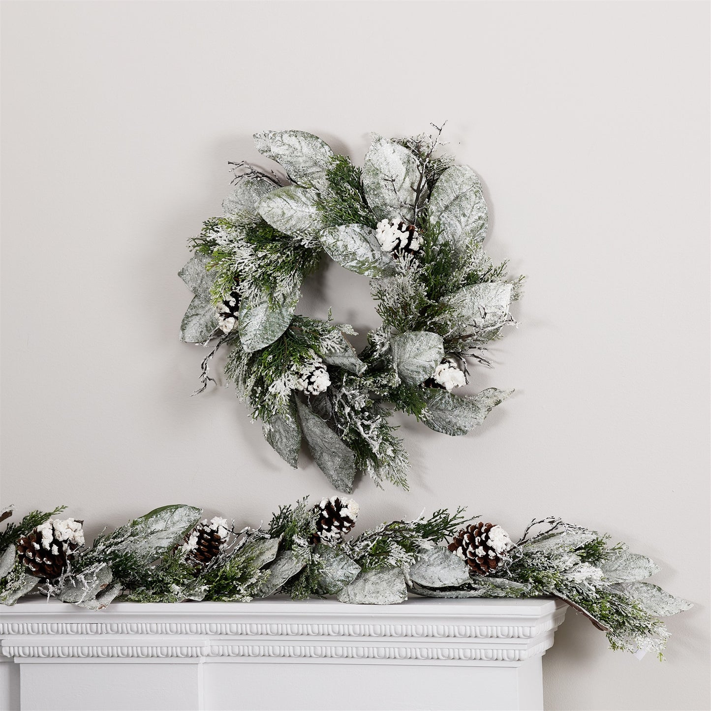 Cedar and Magnolia Leaf Wreath 22"D