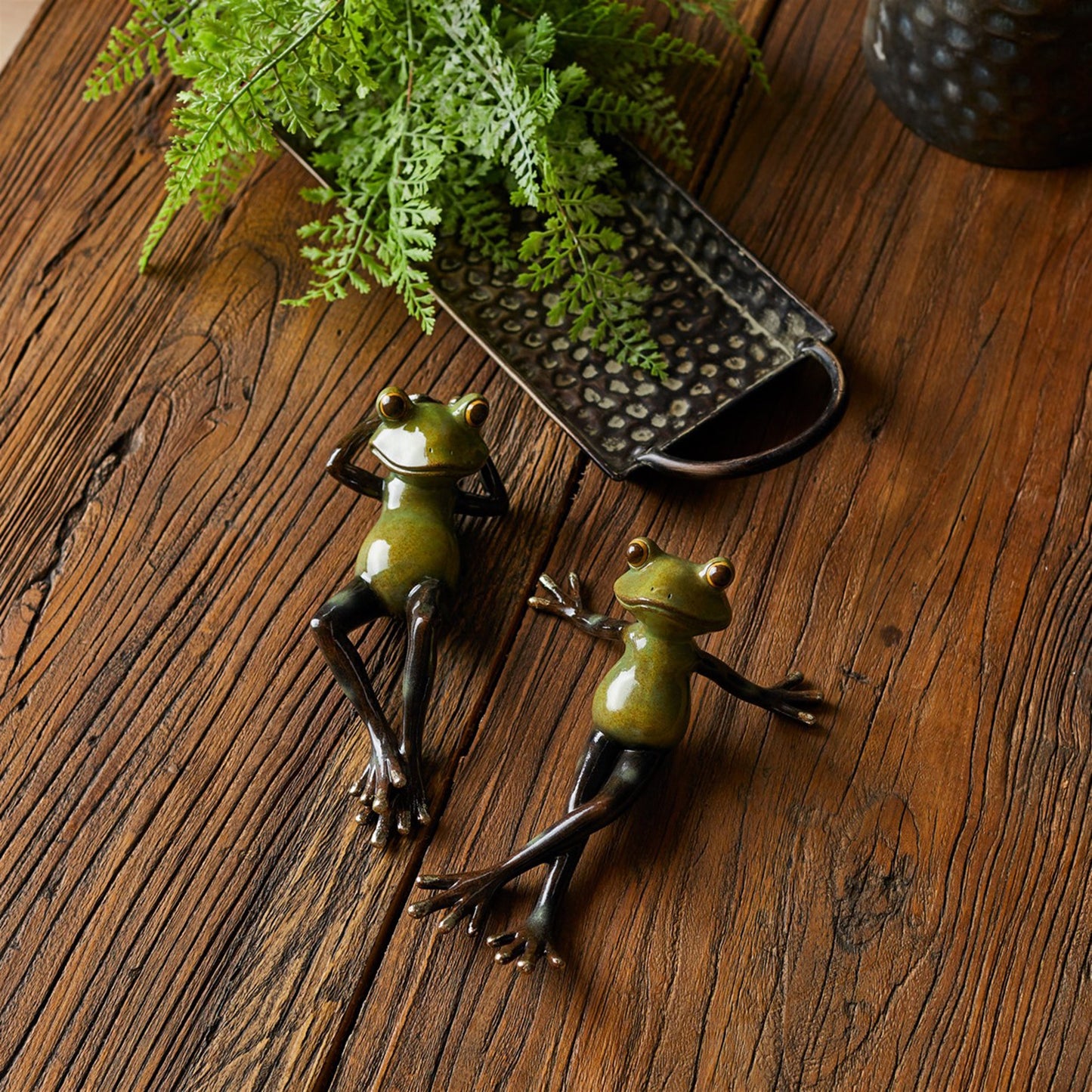 Lounging Garden Frog Figurine (Set of 2)