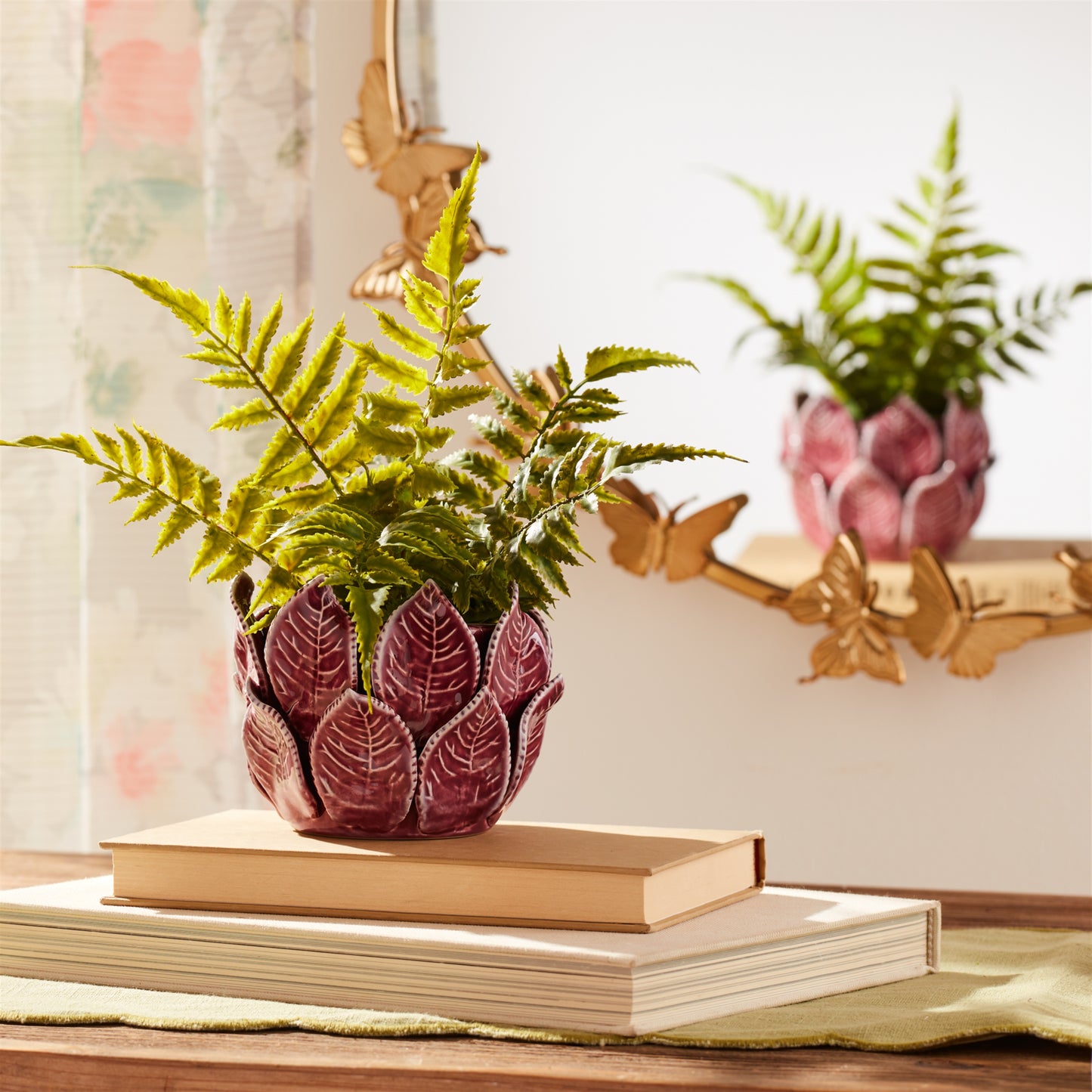 Storeware Bud Vase with Leaves Accent (Set of 2)